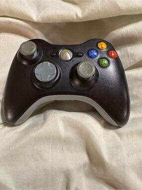 Xbox 360 Wireless Controller - Black and Gray